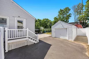 11 Irving Pl, Islip Terrace, NY 11752 - Photo 19
