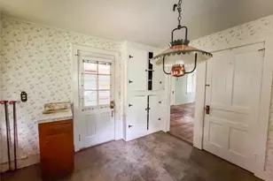 126 S Quaker Ln, Hyde Park, NY 12538 - Photo 3