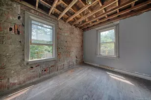 225 Dubois St, Newburgh, NY 12550 - Photo 11