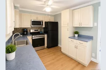 14 Shorehaven Boulevard, Ronkonkoma, NY 11779 - Photo 5