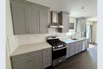 15 Comet Place, Patchogue, NY 11772 - Photo 3