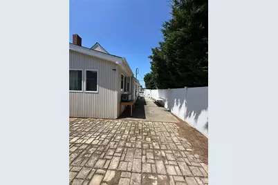 95 E Riviera Drive, Lindenhurst, NY 11757 - Photo 15