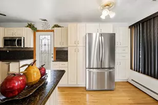 95 E Riviera Dr, Lindenhurst, NY 11757 - Photo 7