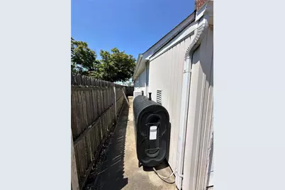 95 E Riviera Drive, Lindenhurst, NY 11757 - Photo 11