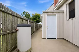 95 E Riviera Dr, Lindenhurst, NY 11757 - Photo 19
