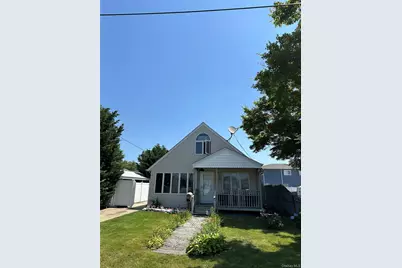 95 E Riviera Drive, Lindenhurst, NY 11757 - Photo 1