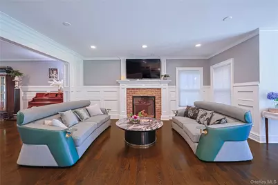 640 Bryant Avenue, Roslyn, NY 11576 - Photo 17