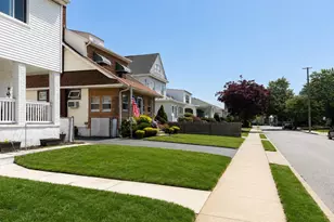 83 Lyon Pl, Lynbrook, NY 11563 - Photo 27