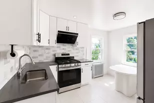 83 Lyon Pl, Lynbrook, NY 11563 - Photo 3