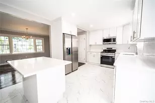 11 Berry Ln, Centereach, NY 11720 - Photo 3