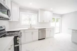 11 Berry Ln, Centereach, NY 11720 - Photo 5