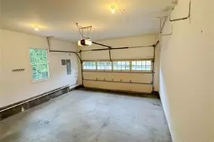 18 Wilkshire Cir, Manhasset, NY 11030 - Photo 17