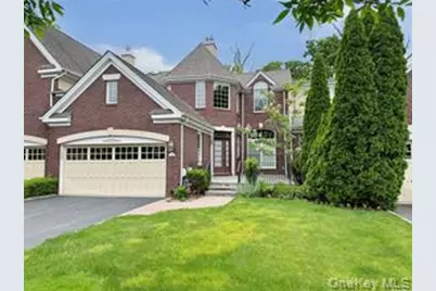18 Wilkshire Circle, Manhasset, NY 11030 - Photo 1