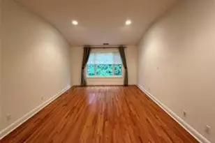 18 Wilkshire Cir, Manhasset, NY 11030 - Photo 15