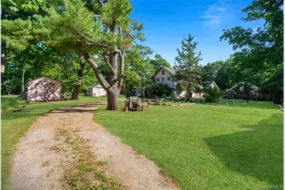 449 Montauk Highway, East Moriches, NY 11940 - Photo 39