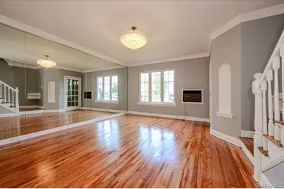 76-18 Utopia Parkway, Fresh Meadows, NY 11366 - Photo 3