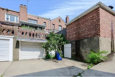 76-18 Utopia Parkway, Fresh Meadows, NY 11366 - Photo 21