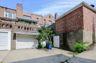 76-18 Utopia Pkwy, Fresh Meadows, NY 11366 - Photo 21