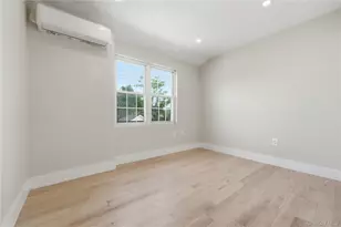 137-08 218th St, Springfield Gardens, NY 11413 - Photo 23