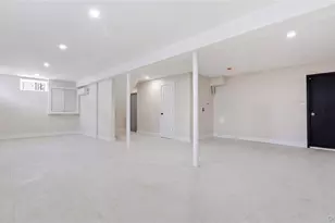137-08 218th St, Springfield Gardens, NY 11413 - Photo 13