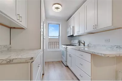 1430 Seagirt Boulevard #6H, Far Rockaway, NY 11691 - Photo 3