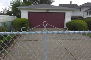 51 Eileen Ave, Plainview, NY 11803 - Photo 29