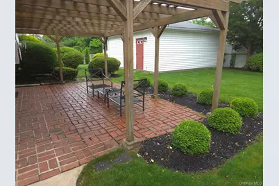 51 Eileen Avenue, Plainview, NY 11803 - Photo 23