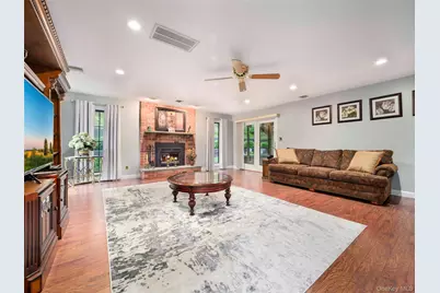 10 Burham Drive, Smithtown, NY 11787 - Photo 13