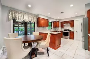 10 Burham Dr, Smithtown, NY 11787 - Photo 15