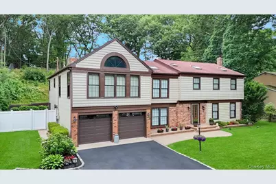 10 Burham Drive, Smithtown, NY 11787 - Photo 5