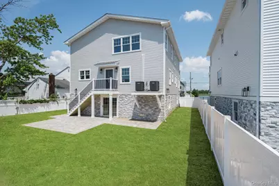 21 Island Parkway N, Island Park, NY 11558 - Photo 17