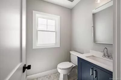 21 Island Parkway N, Island Park, NY 11558 - Photo 7