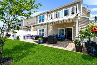 32 Avery Way, Blue Point, NY 11772 - Photo 3