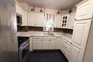 137-44 218th St, Springfield Gardens, NY 11413 - Photo 3