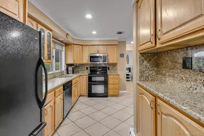 29 Wintergreen Drive, Melville, NY 11747 - Photo 9