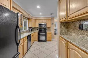 29 Wintergreen Dr, Melville, NY 11747 - Photo 9