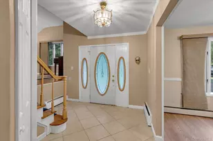 29 Wintergreen Dr, Melville, NY 11747 - Photo 3
