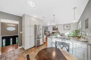 37 Oak Forest Dr, Islandia, NY 11749 - Photo 9