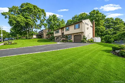37 Oak Forest Drive, Islandia, NY 11749 - Photo 3