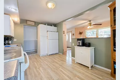 424 Alphabet Street, Holbrook, NY 11741 - Photo 9