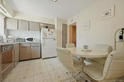 30 Oregon Street, Deer Park, NY 11729 - Photo 11