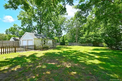 38 Roosevelt Avenue, Sayville, NY 11782 - Photo 25