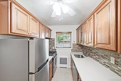 172 Edmunton #D 8, North Babylon, NY 11703 - Photo 9