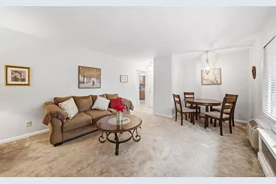 172 Edmunton #D 8, North Babylon, NY 11703 - Photo 3