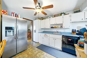 100 Harrisburg St, Bay Shore, NY 11706 - Photo 5