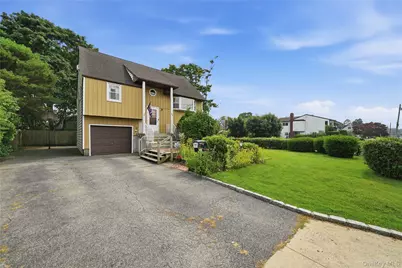 100 Harrisburg Street, Bay Shore, NY 11706 - Photo 3