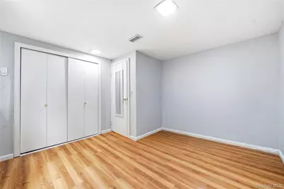 100 Harrisburg Street, Bay Shore, NY 11706 - Photo 27