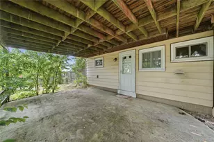 100 Harrisburg St, Bay Shore, NY 11706 - Photo 29