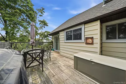 100 Harrisburg Street, Bay Shore, NY 11706 - Photo 31