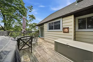 100 Harrisburg St, Bay Shore, NY 11706 - Photo 31